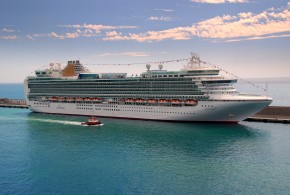 P&O Ventura Sailing At Reduced Power Across the Atlantic