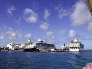 Cruise ships docked in Nassau. (photo: about.com)